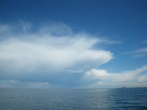 Ob das wohl eine Ambosswolke ist, die bald ein Gewitter ausspuckt?